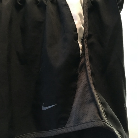 Nike Girls Black Shorts - Picture 2 of 4
